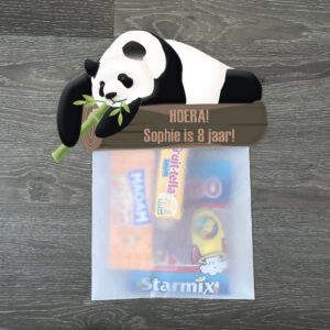 Panda traktatie label - Printable. Panda traktatie maken. Panda uitdeelzakjes. Traktatie labels printen. Traktatie label met naam. Verjaardagsfeestje met panda thema.