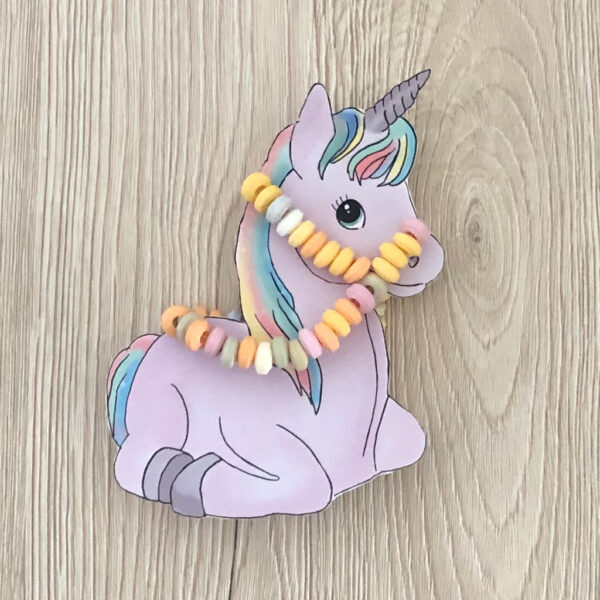 Traktatie unicorn snoepketting - Printable. Unicorn traktatie zelf maken. Traktatie paard snoepketting. Unicorn traktatie printable. Snoepketting traktatie.