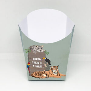 Traktatie frietbakje - Jungle dieren - Printable. Jungle traktatie maken. Traktatie jungle dieren. Popcorn bakjes traktatie. Gezonde traktatie jungle. Traktatie bakje. Patat bakje. Traktatie patat chips. Traktatie friet chips. Popcorn traktatie. Traktatie printable.