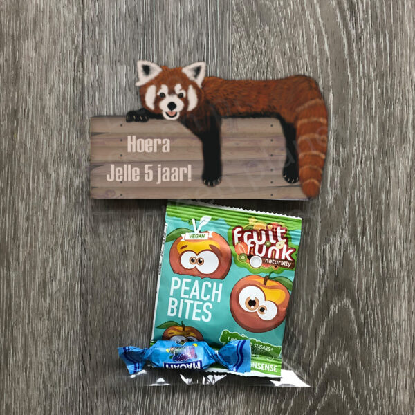 Traktatie labels - Rode panda - Printable. Panda traktatie maken. Rode panda traktatie.