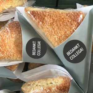 Afscheidstraktatie collega's - Bedankt collega - Appelflap traktatie zakjes - Printable. Afscheidstraktatie werk. Afscheidstraktatie volwassenen. Trakteren op je laatste werkdag.