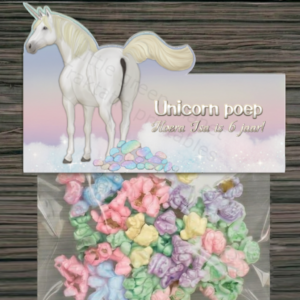 Unicorn poep traktatie label – Printable. Unicorn poep traktatie printable. Unicorn poepjes. Regenboog traktatie. Eenhoorn poep traktatie. Mini marshmallows, popcorn, kruidnoten.