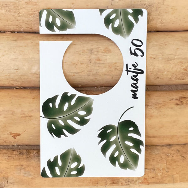 Maathangers printable - Baby t/m kleuter - Jungle, Monstera bladeren - DIY printable. Maathangers baby zelf maken. Maathangers baby printen. Kastverdelers baby, peuter en kleuter.