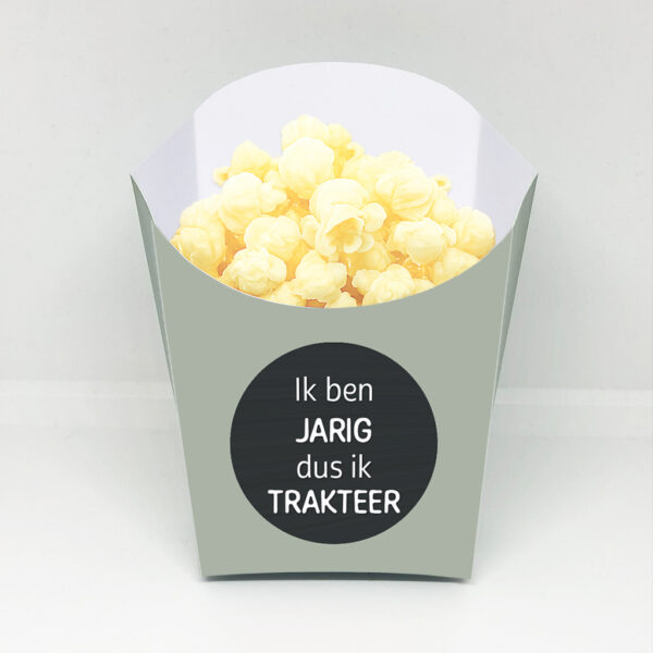 Traktatie bakje – Ik ben jarig dus ik trakteer – Groen – Printable. Popcorn traktatie. Friet chips traktatie bakje. Traktatie werk. Traktatie school. Traktatie collega's.