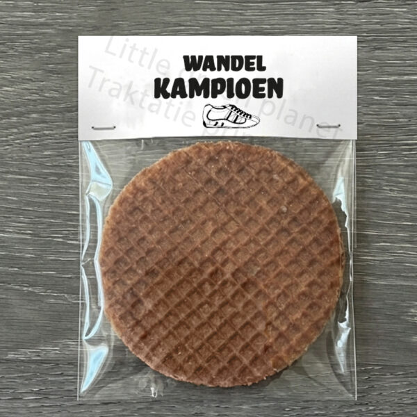 Wandelkampioen printable - Traktatie labels. Avondvierdaagse traktatie. Avondvierdaagse cadeautje. Intocht avondvierdaagse. Defilé. Binnenkomst.
