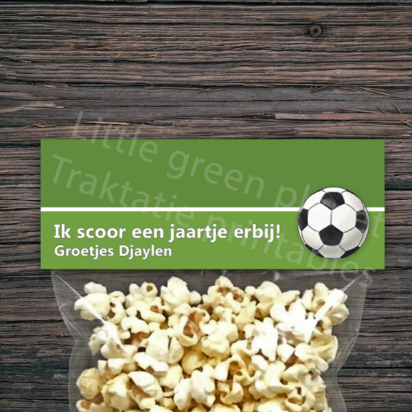 Voetbal traktatie labels - Printable. Voetbal traktatie maken. WK traktatie. EK traktatie. Traktatie school. Traktatie 10 jaar. Traktatie printable.