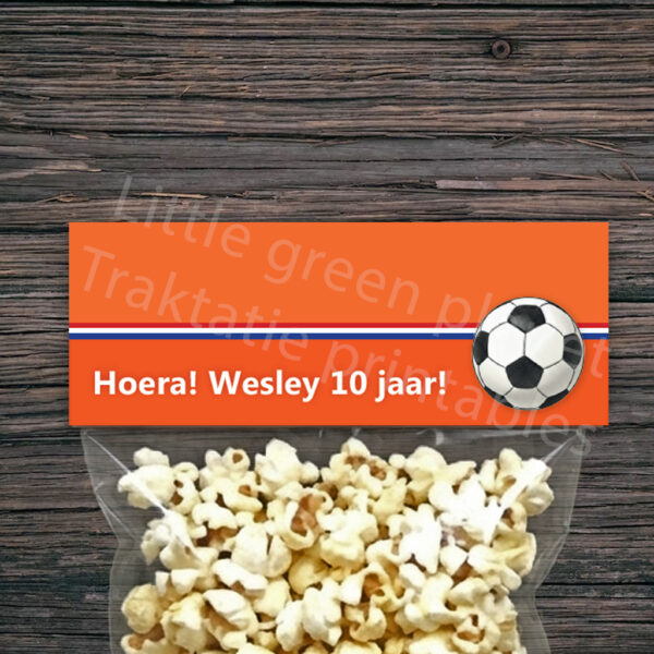 Voetbal traktatie labels - Oranje - Printable. Voetbal traktatie maken. WK traktatie. EK traktatie. Oranje traktatie. Traktatie 10 jaar.