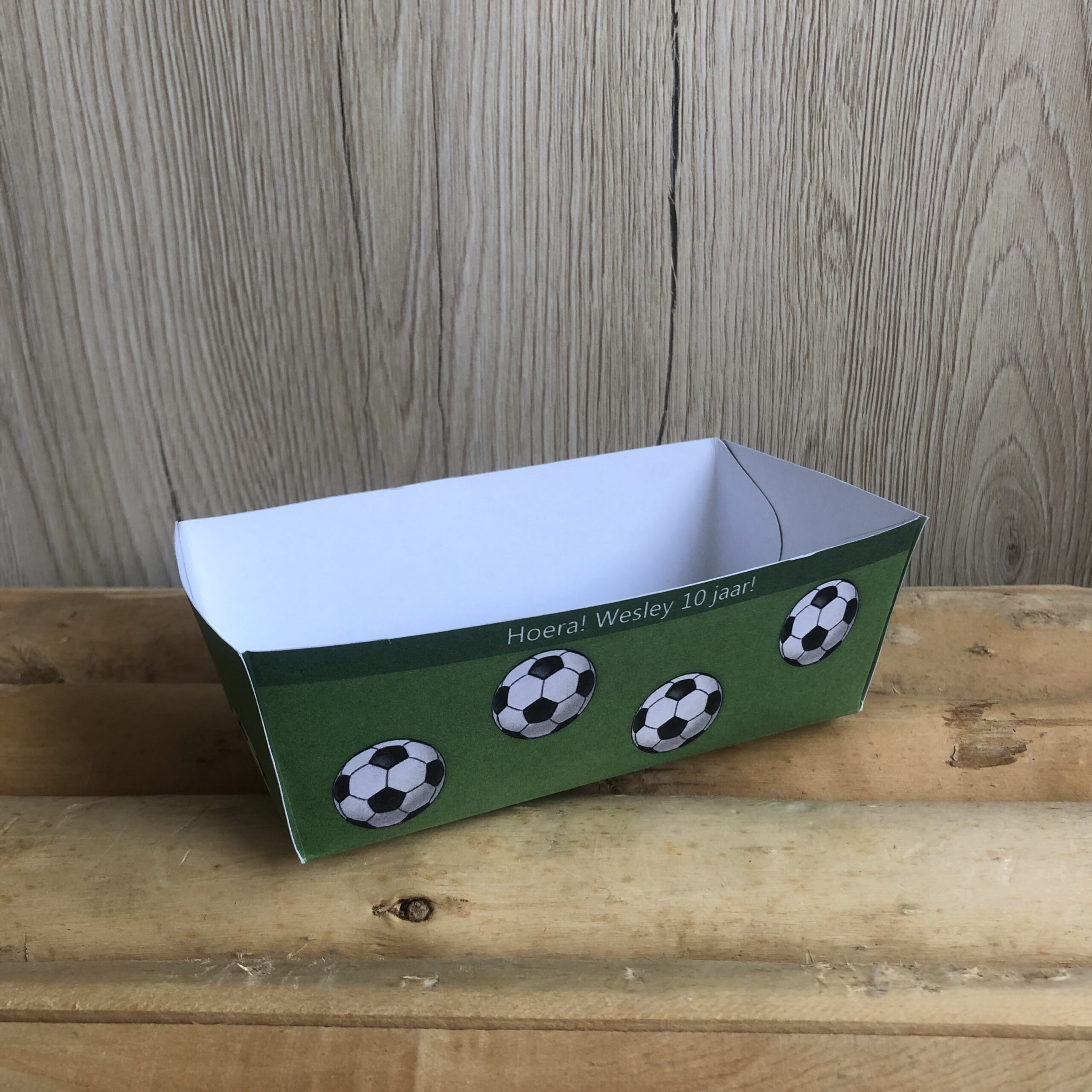 Voetbal traktatie bakje - Printable. Traktatie voetbal. Traktatie printable. Traktatie diy. Traktatie maken.