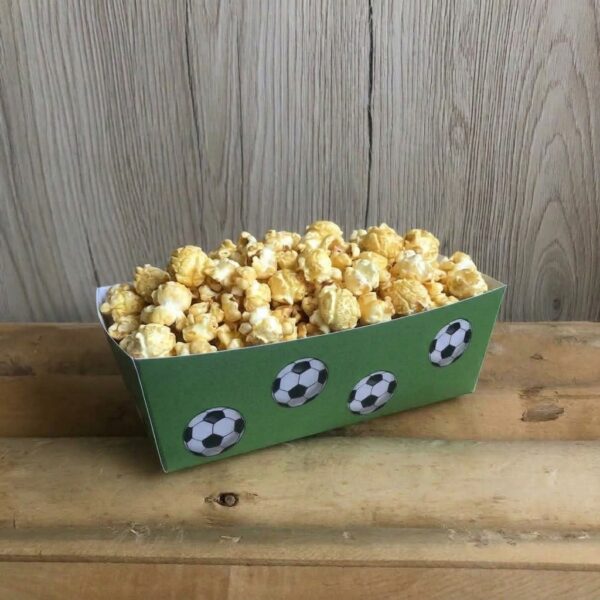 Voetbal traktatie bakje - Printable. Traktatie voetbal. Traktatie printable. Traktatie diy. Traktatie maken. Popcorn traktatie. Friet chips traktatie. Gezonde traktatie.