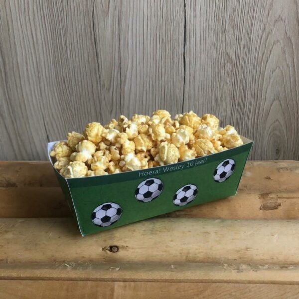 Voetbal traktatie bakje - Printable. Traktatie voetbal. Traktatie printable. Traktatie diy. Traktatie maken. Popcorn traktatie. Friet chips traktatie. Gezonde traktatie.
